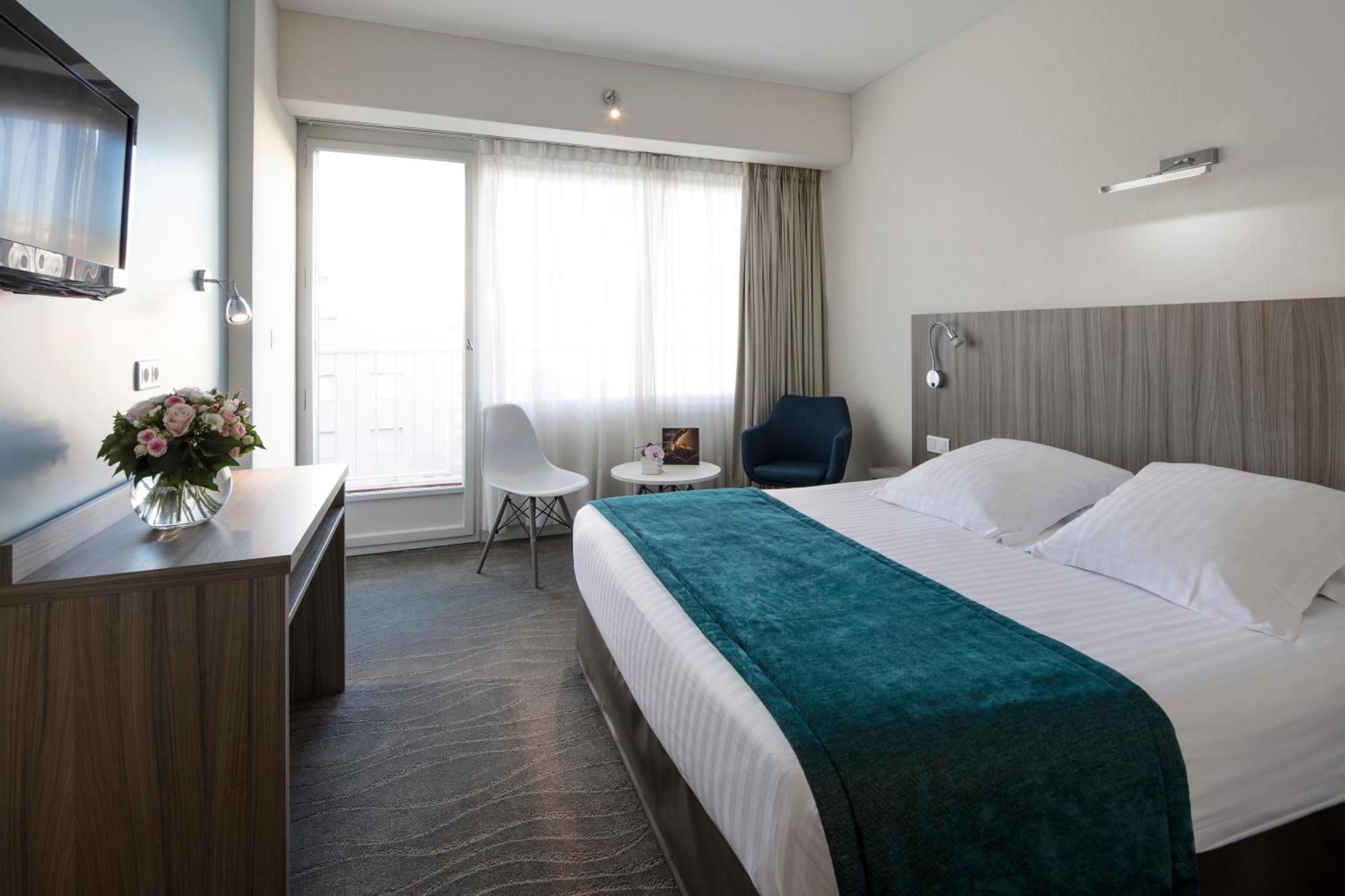 Tweepersoonskamer met 2 Aparte Bedden en Balkon